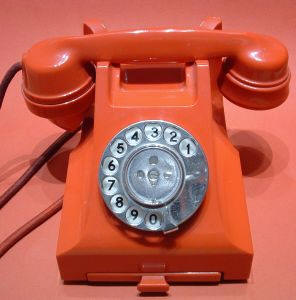 English grammar how to talk on the telephone